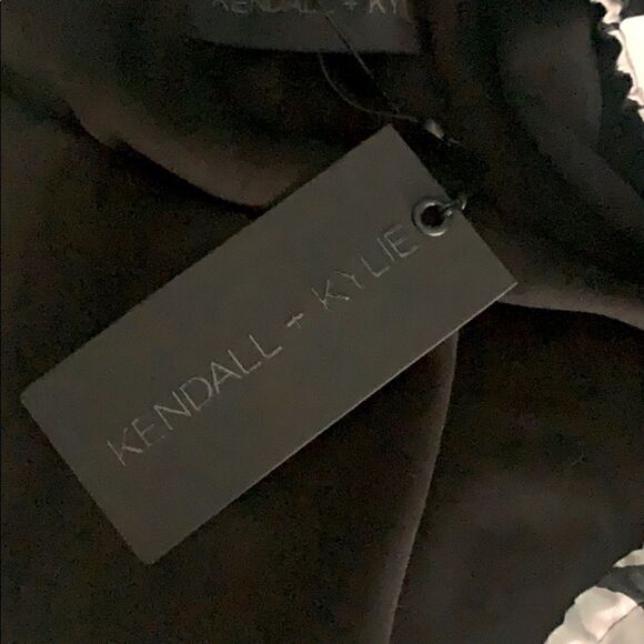 Kendall & Kylie Black & Gray Long Sleeve Silk Crop Top Size Medium - Picture 10 of 11